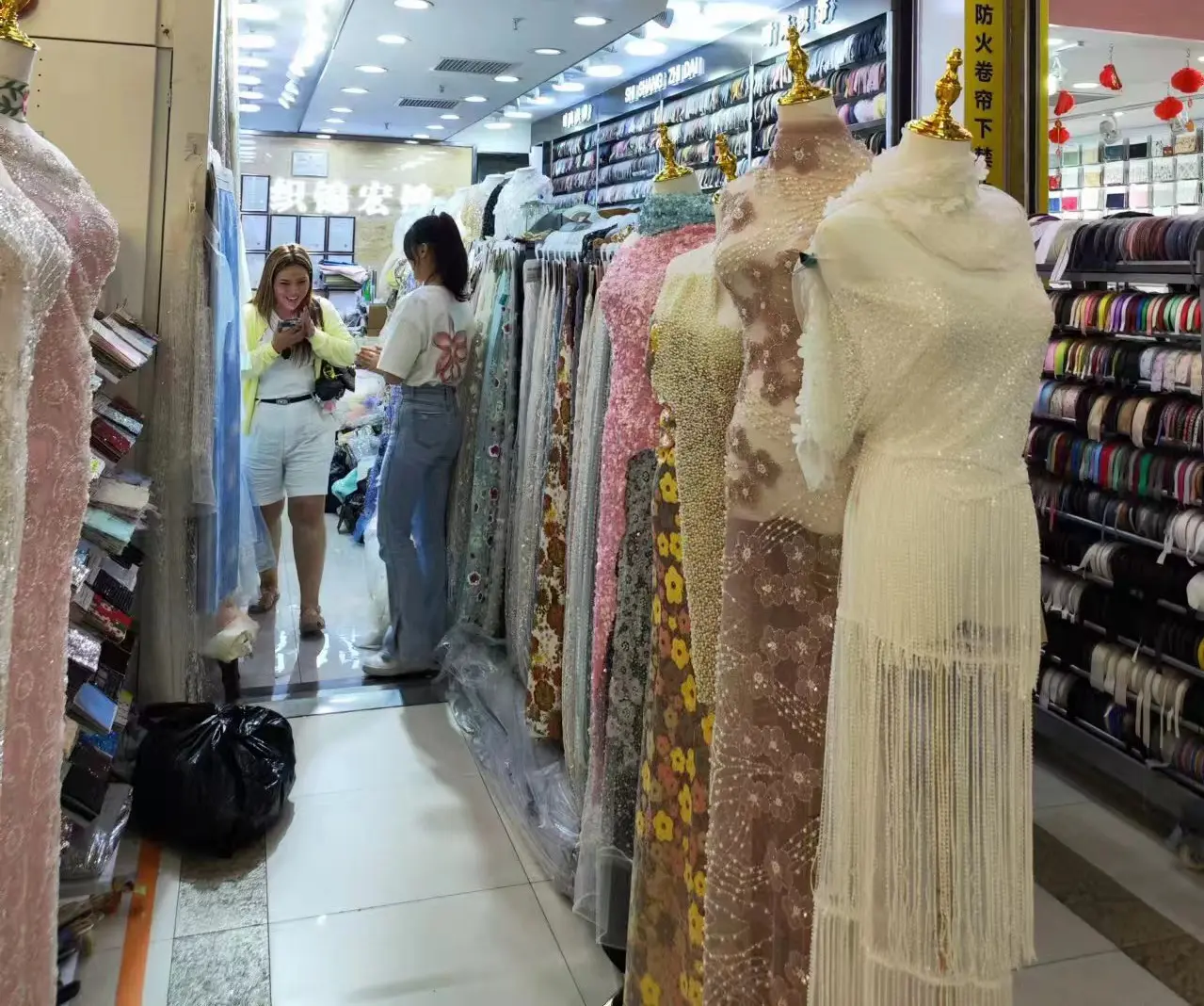 Guangzhou Zhongda Textile City Brocade Store-2